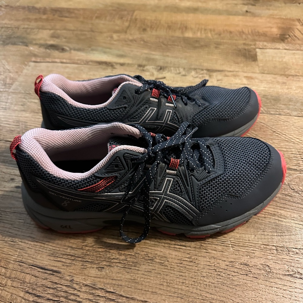 Women’s Asics Gel Ventura 8- gray and coral, size 9